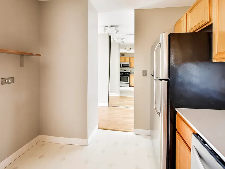 444 W Fullerton Pkwy #1010 — Photo 11