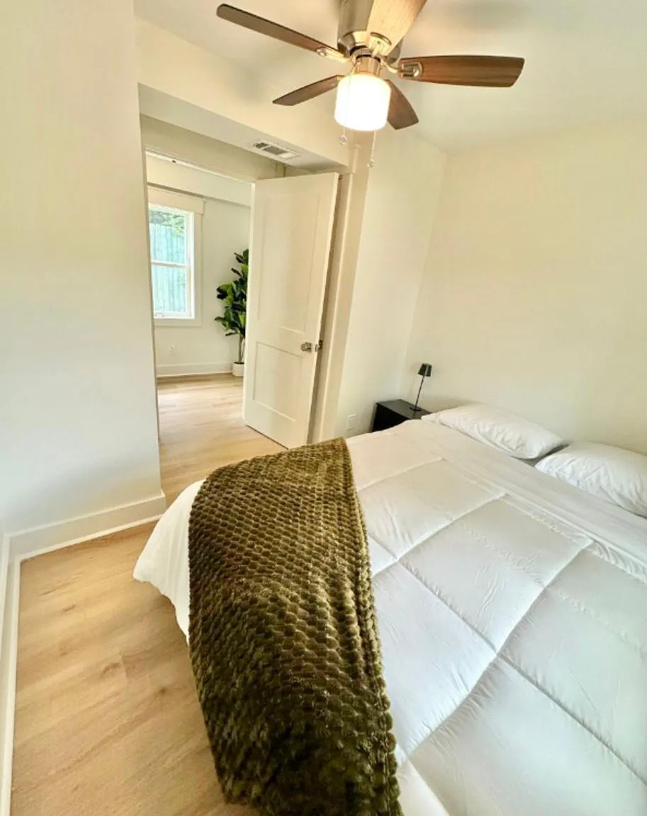 2 bed, 1.0 bath, 600 sqft, $1,018 — Photo 2