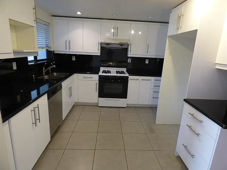1310 Albariza Pl #3 — Photo 4