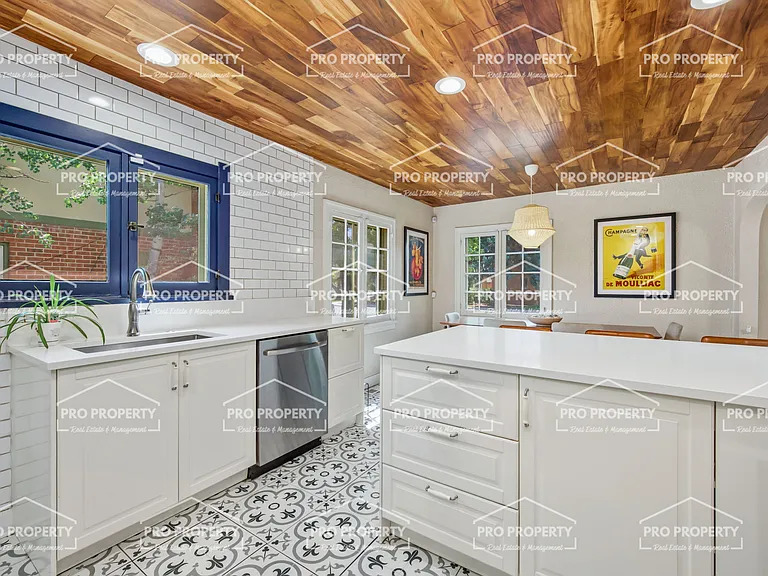 321 W 6th St — Photo 8