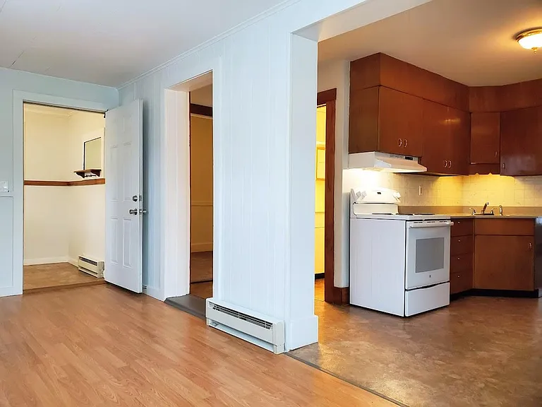 Kitchen, Dining room & front entrance (heated hallway/mudroom).