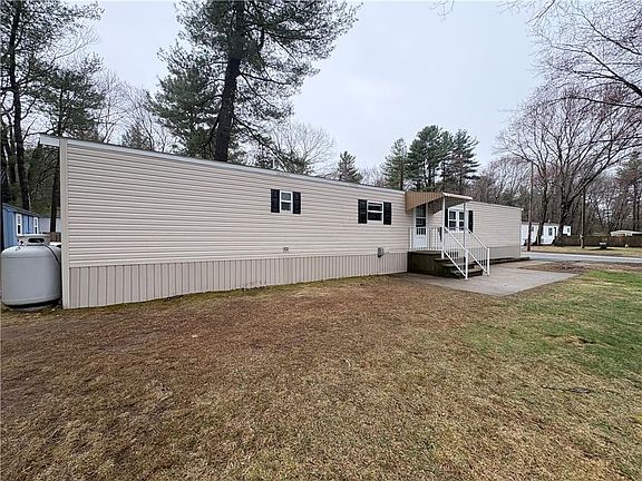 5th image of 42 Maplewood Dr