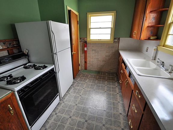 3rd image of 215 Hodson Ave
