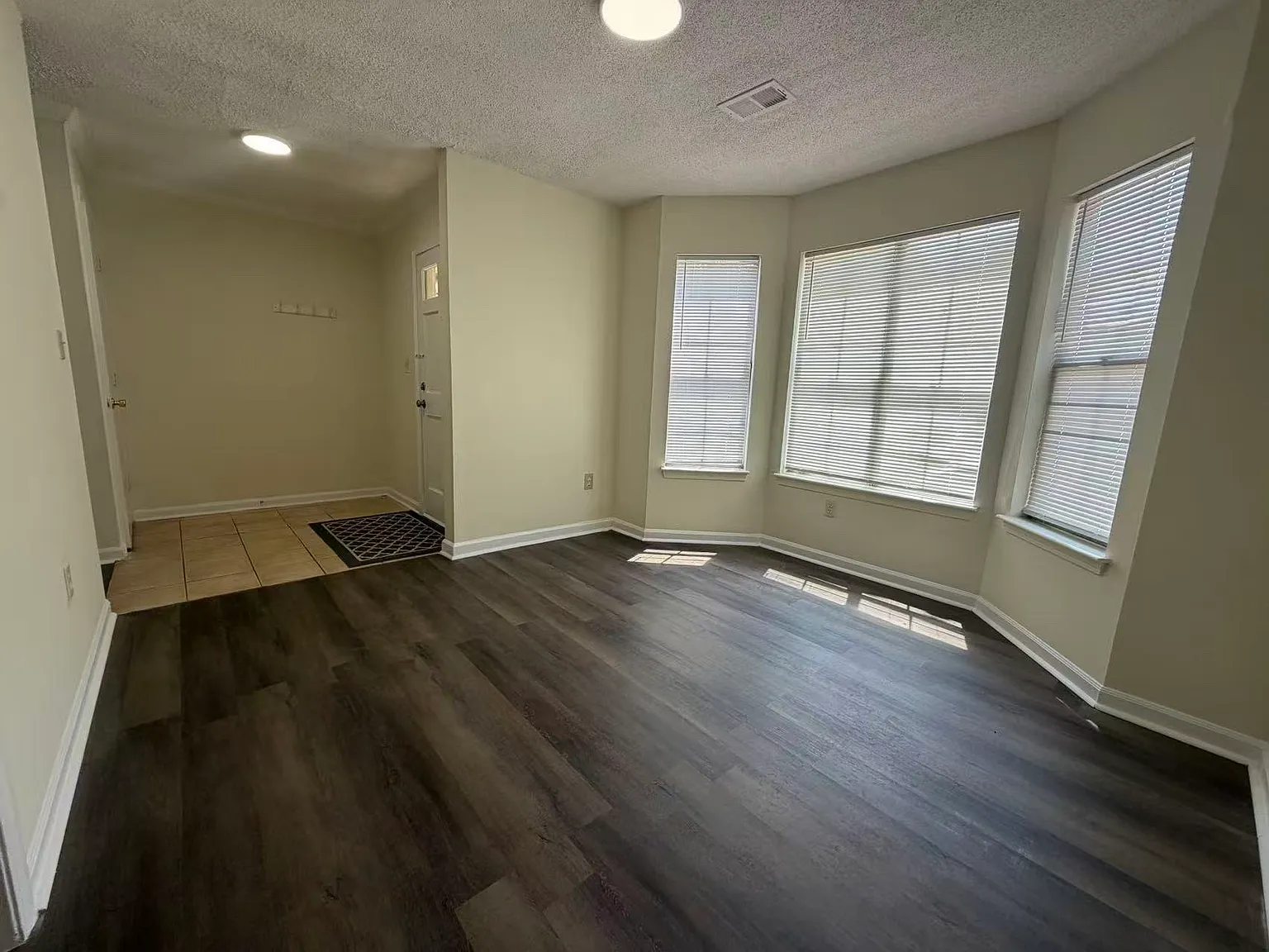 2 bed, 2.5 bath, 1396 sqft, $1,750 — Photo 4