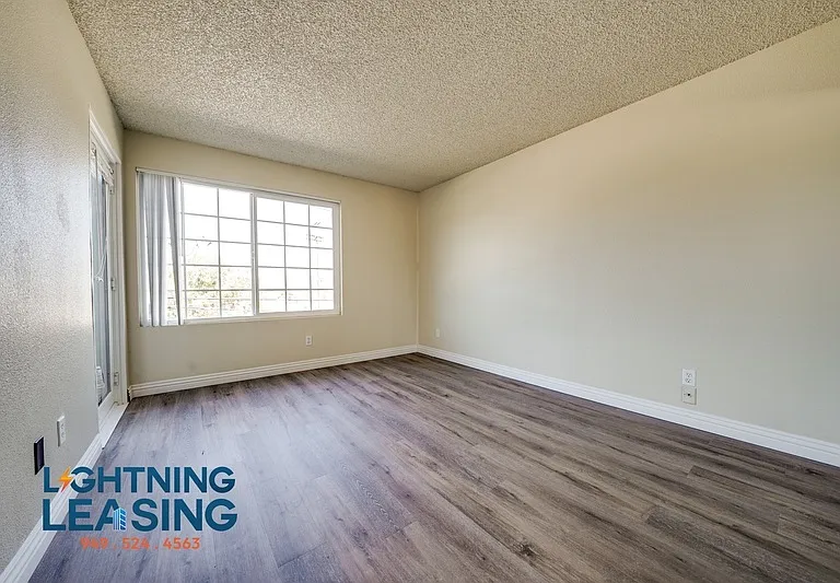 2850 Riverside Dr #2-206 — Photo 1
