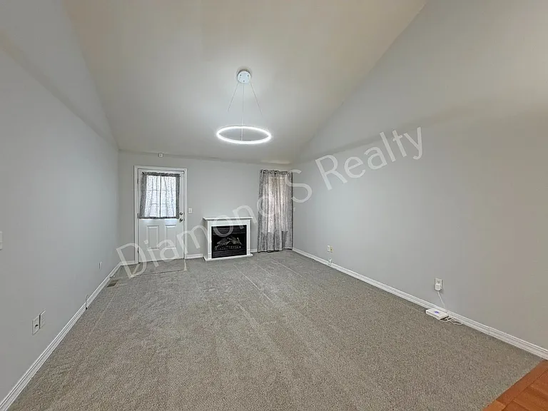 1331 W Sackett St — Photo 5