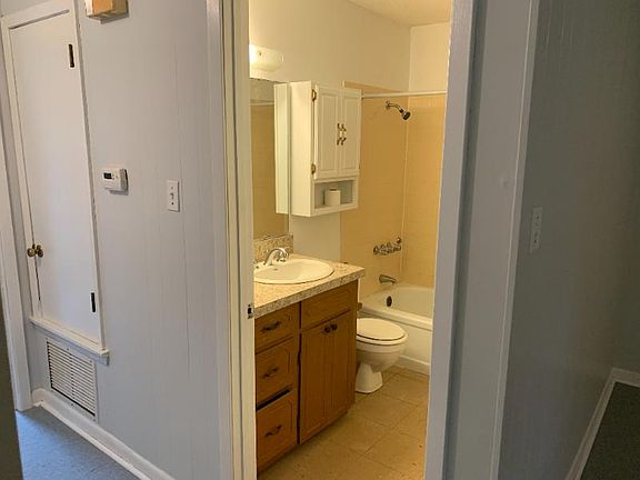 3rd image of 816 Graham St NW #B