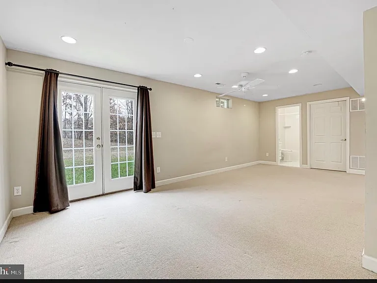 1843 Strickland Ct — Photo 7