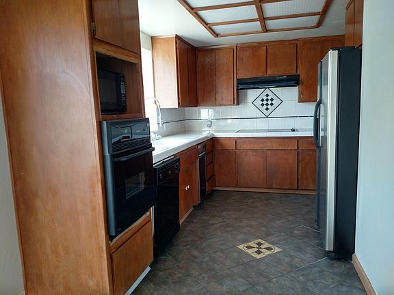 5th image of 8876 Country Hill Dr
