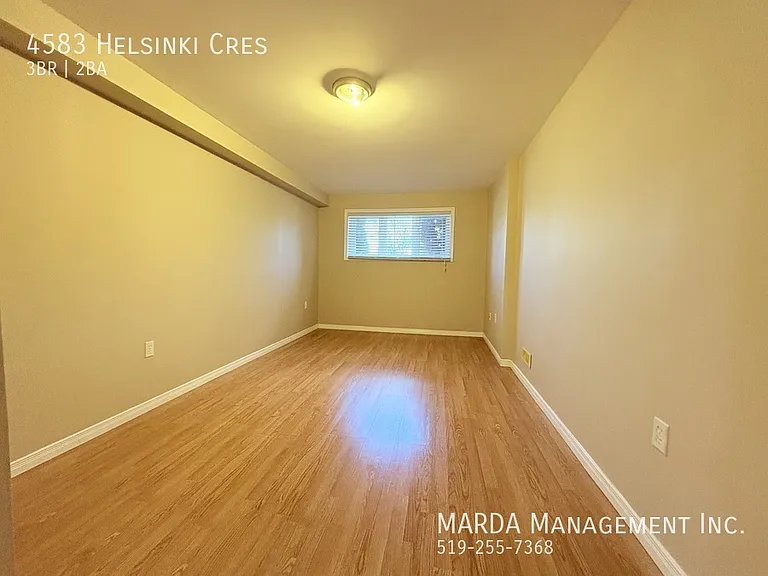 4583 Helsinki Cres — Photo 24