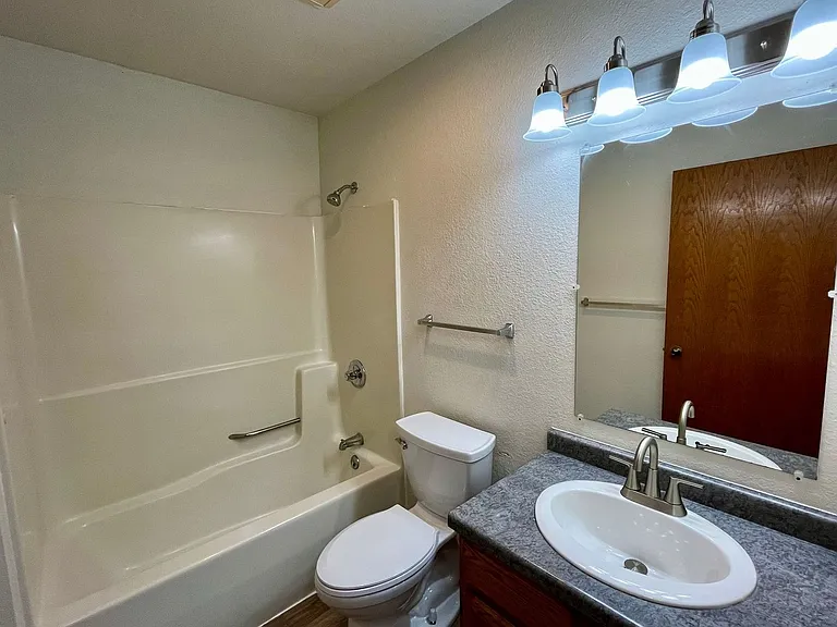 1216 N Point Dr — Photo 27