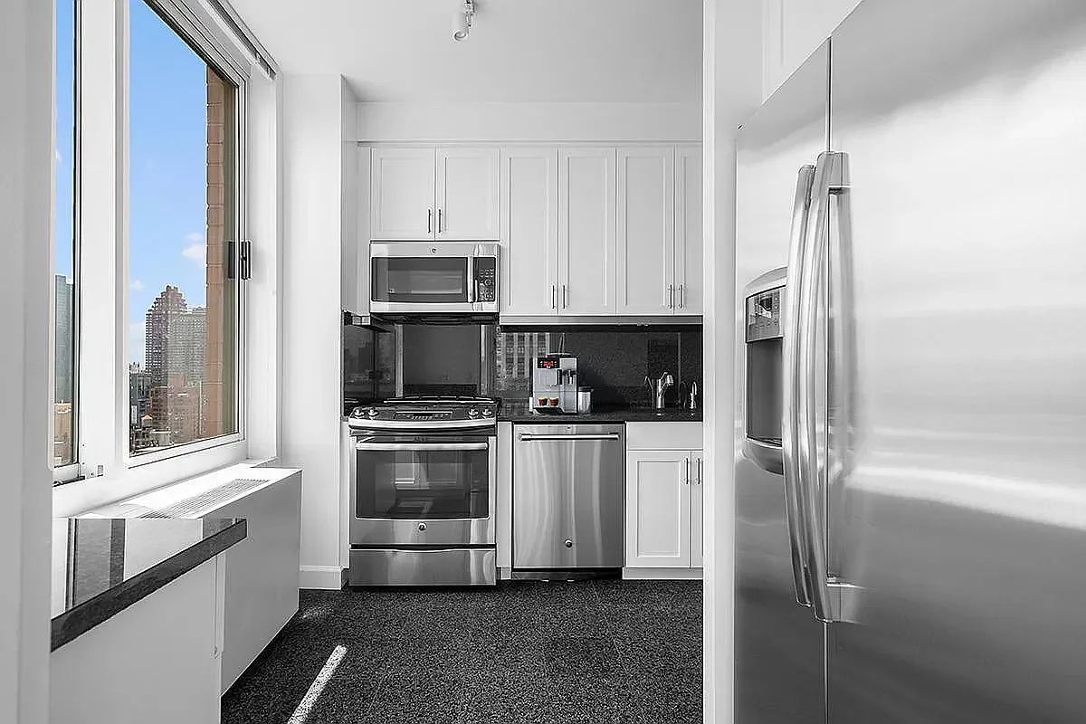 350 East 79th Street — Photo 2