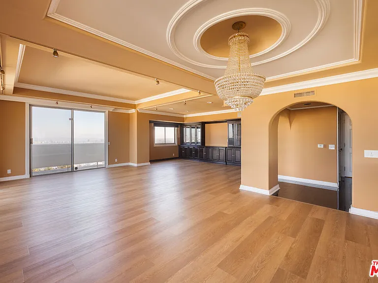 7250 Franklin Ave #1209 — Photo 2