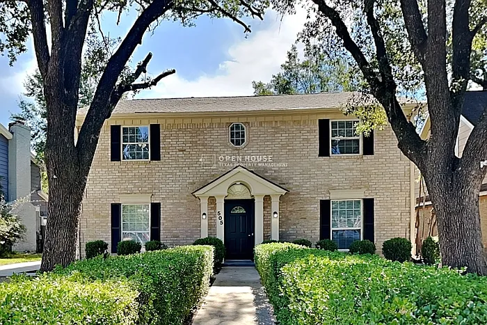 3 bed, 2.5 bath, 2192 sqft, $2,100 — Photo 1