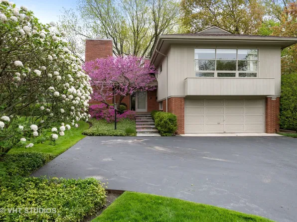 1073 Skokie Ridge Dr, Glencoe, IL 60022