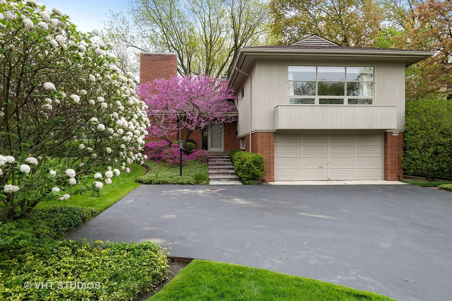 1073 Skokie Ridge Dr photo 1