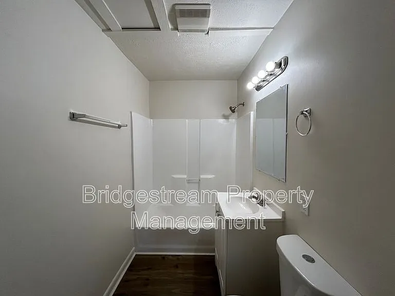 2800 Cadillac St — Photo 13