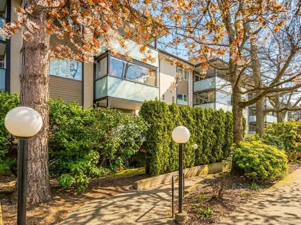 1619 Morrison St #411, Victoria, BC V8R 6R8
