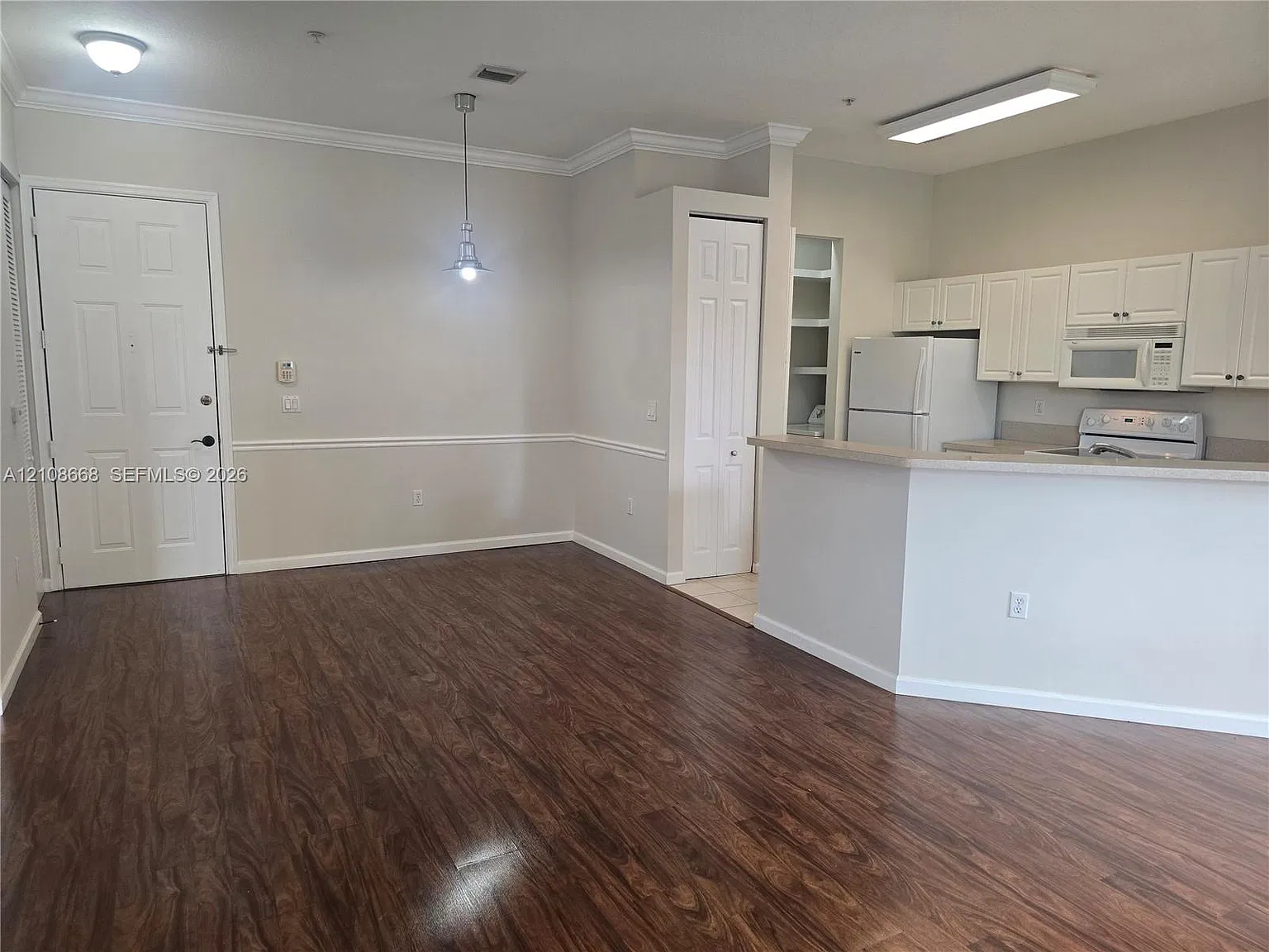 El-Ad Villaggio Condo — Photo 4