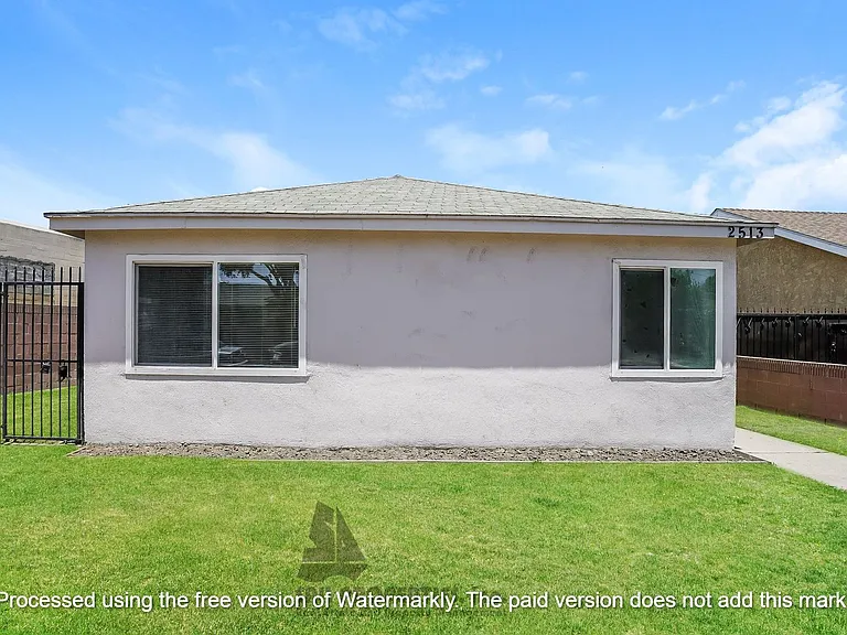 2513 E Tyler St — Photo 2