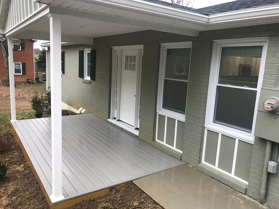 1st image of 10 Evergreen Dr