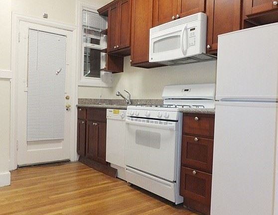 5th image of 1456 Waller St APT 1