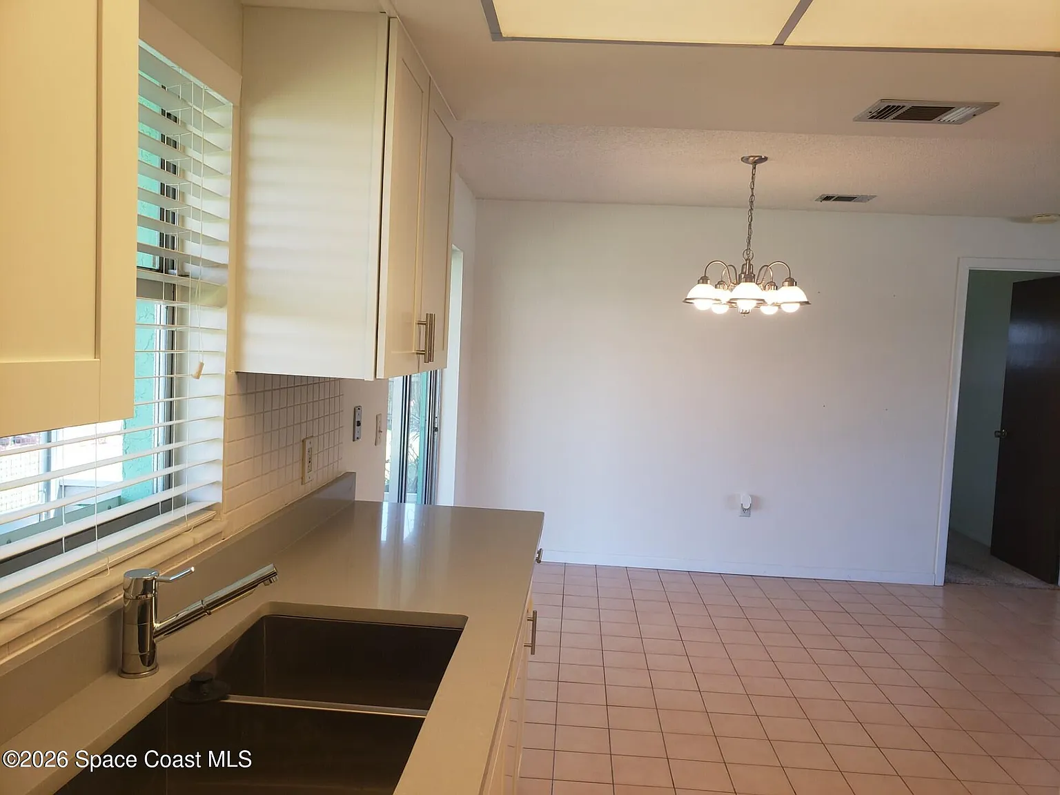 3 bed, 2.0 bath, 1280 sqft, $2,350 — Photo 2