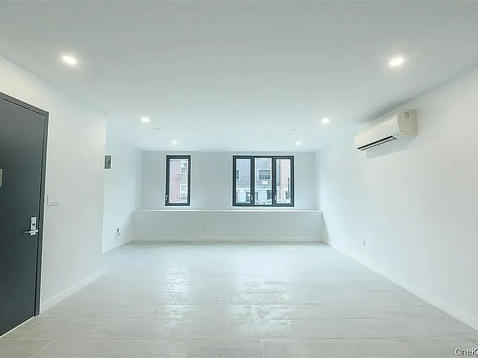 Building Photo 4