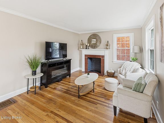 3rd image of 2132 Glenworth Ave