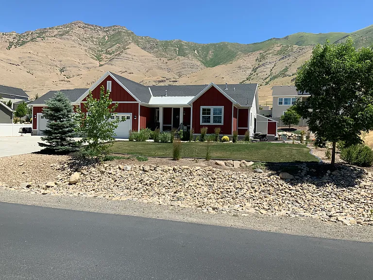 8380 N Lakeshore Dr — Photo 2