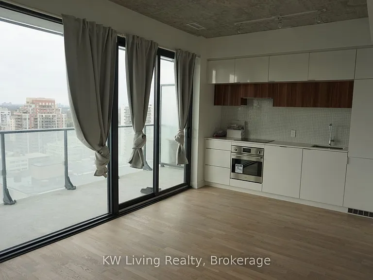 185 Roehampton Ave #1404 — Photo 2