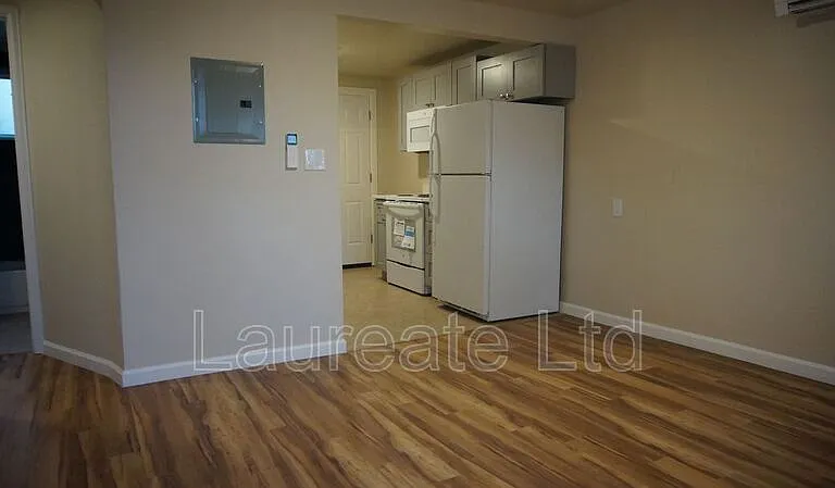 3075 N Zuni St — Photo 2