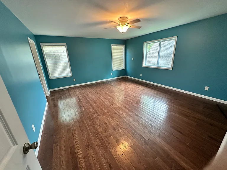 1098 Sylvan St — Photo 3