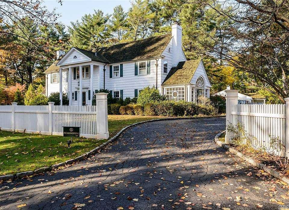 1st image of 6 Meadow Spring Ln