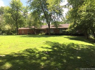 4672 Fawn Dr, Sherman, IL 62684