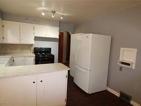 5th image of 675 S Lundy Ave