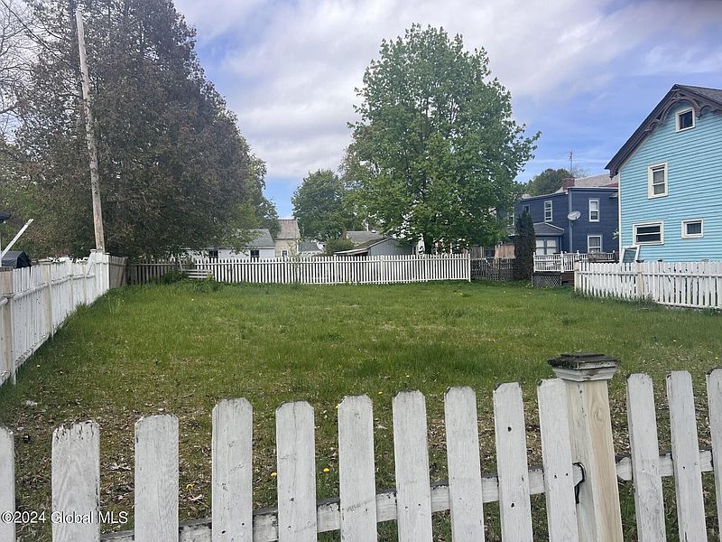 2nd image of 138 Maple Street