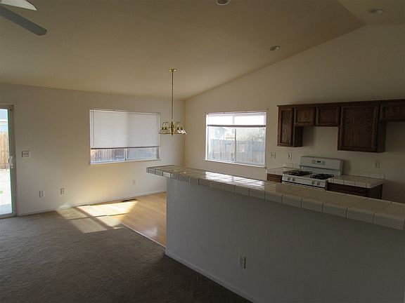 3rd image of 722 Annie Way