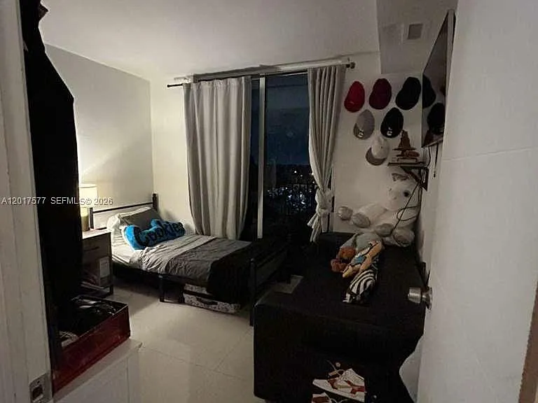 2903 N Miami Beach Blvd #906 — Photo 8