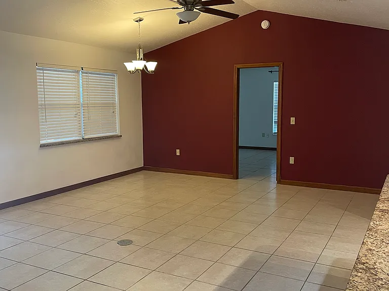 901 Nevada Dr NE — Photo 6