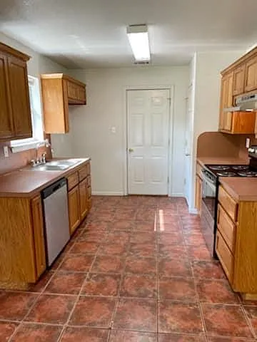 1106 Cloud St — Photo 5