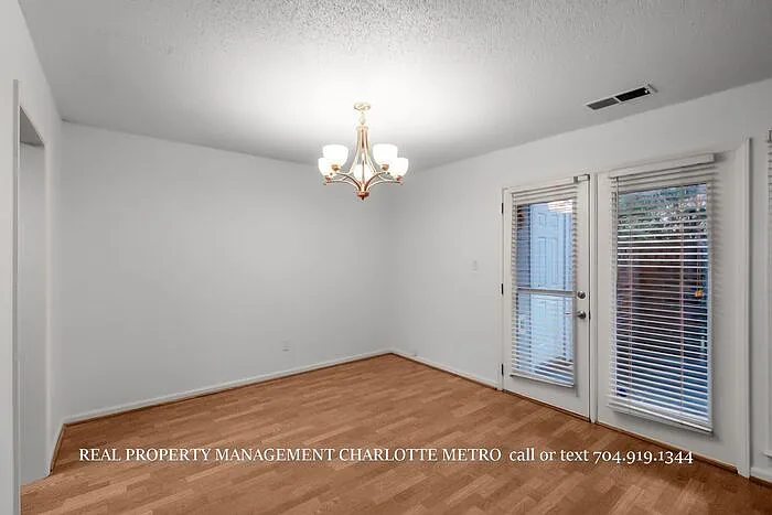 9451 Kings Falls Dr — Photo 15