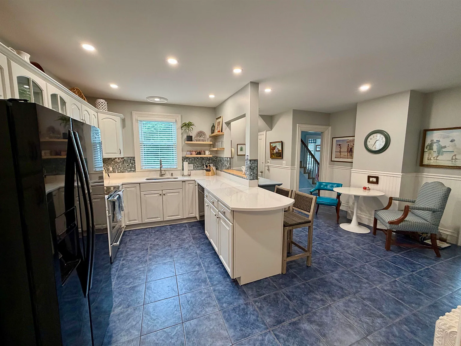4 bed, 2.0 bath, 2118 sqft, $5,000 — Photo 4