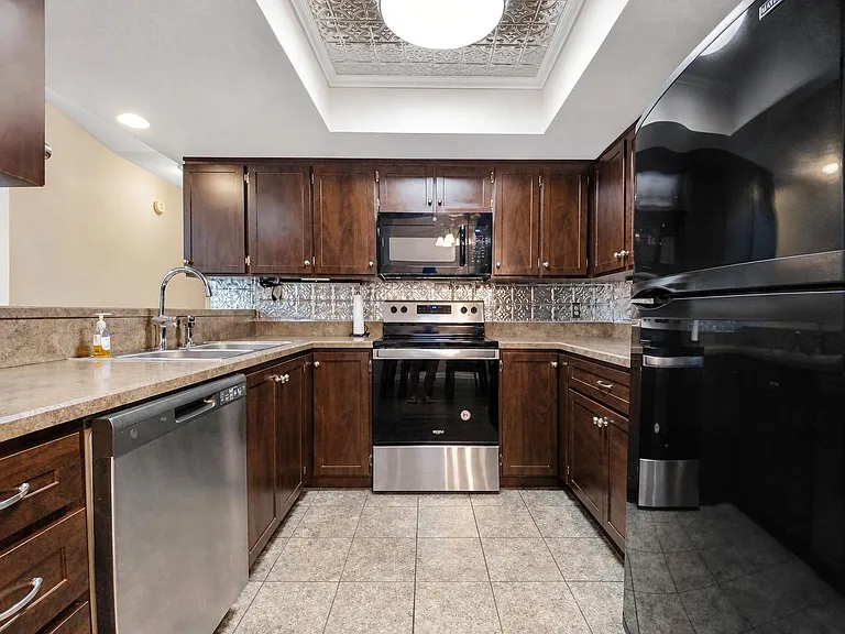 614 Lake Carolyn Cir — Photo 7