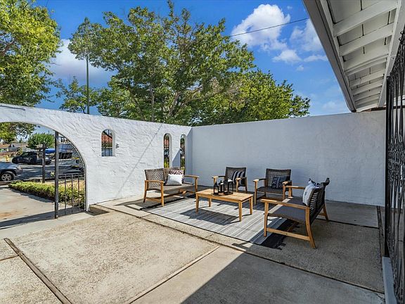 2nd image of 1619 Melody Ln