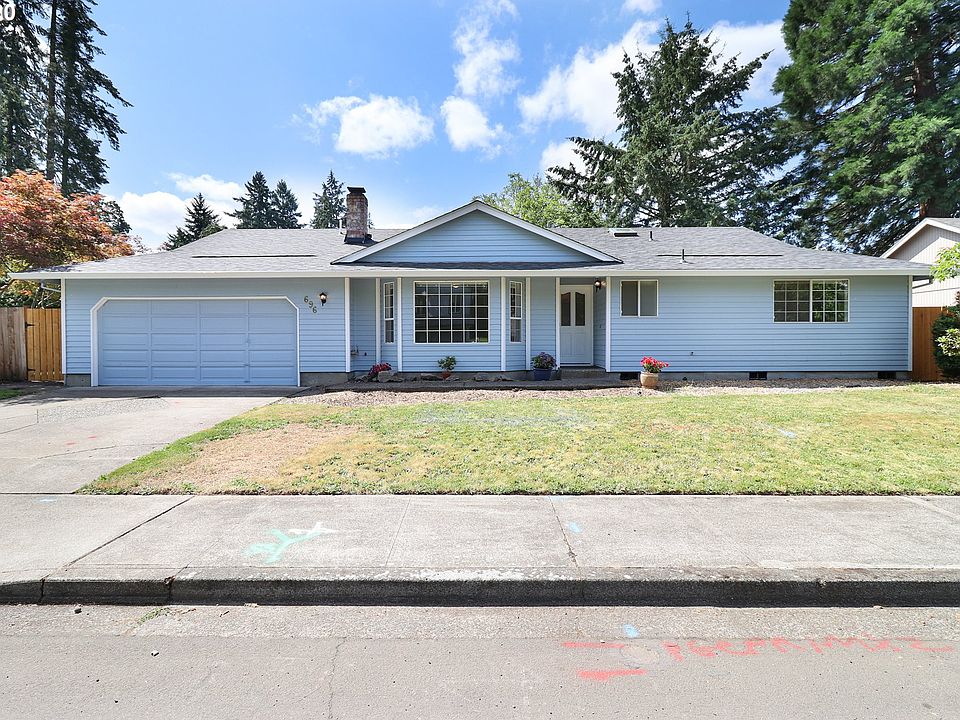 1st image of 696 SE Alder Ct