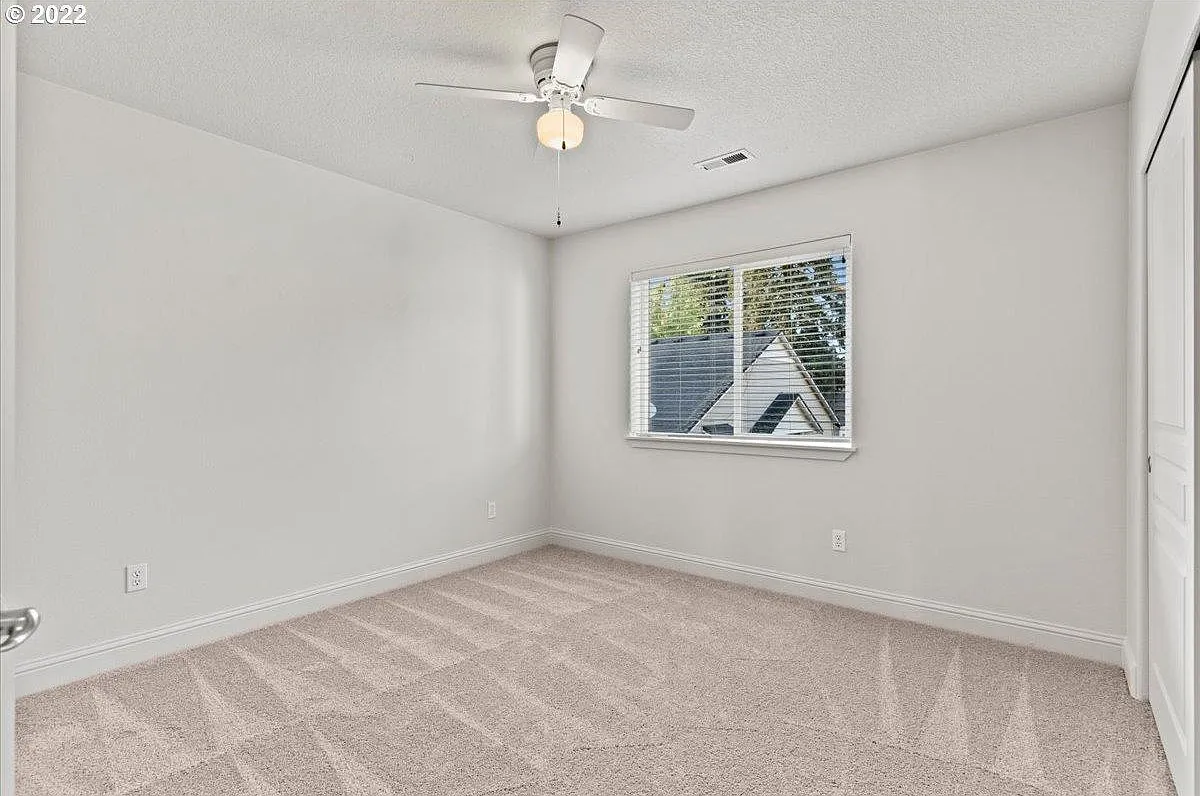 3 bed, 2.5 bath, 2320 sqft, $3,800 — Photo 2