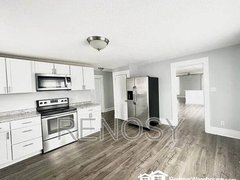 105 E 3rd Ave — Photo 4
