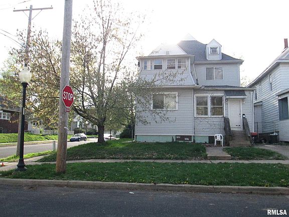 2nd image of 2125 N Linn St #2127