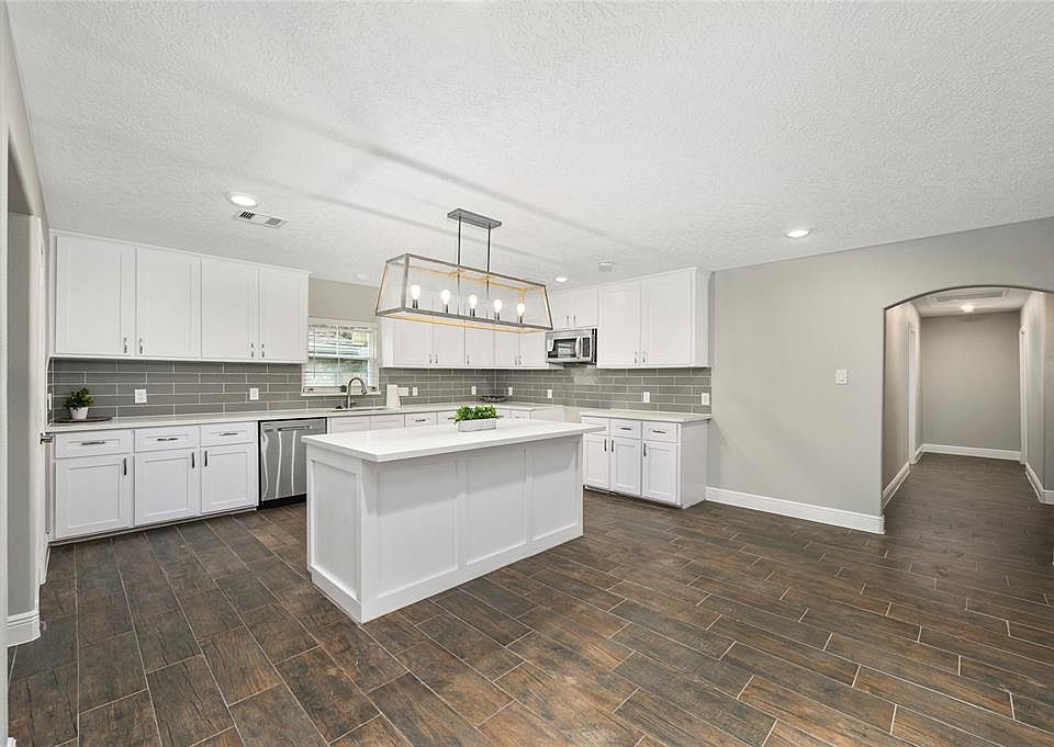 1st image of 7417 Valeda Dr